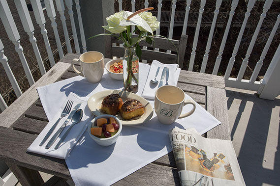 complimentary-daily-breakfast-th.jpg